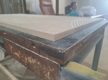 Cách để kiểm tra gạch lát nền hoặc ốp tường có bị cong vênh hay không